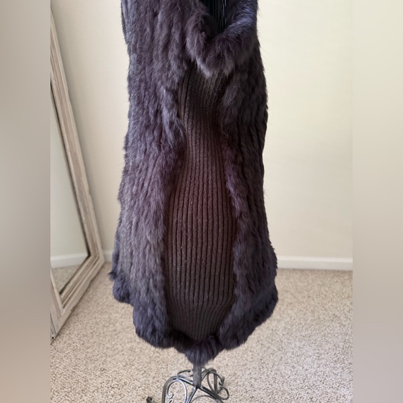 Love Token Gray Rabbit Fur Vest, size Large.
100% Rabbit Fur. - Picture 5 of 8